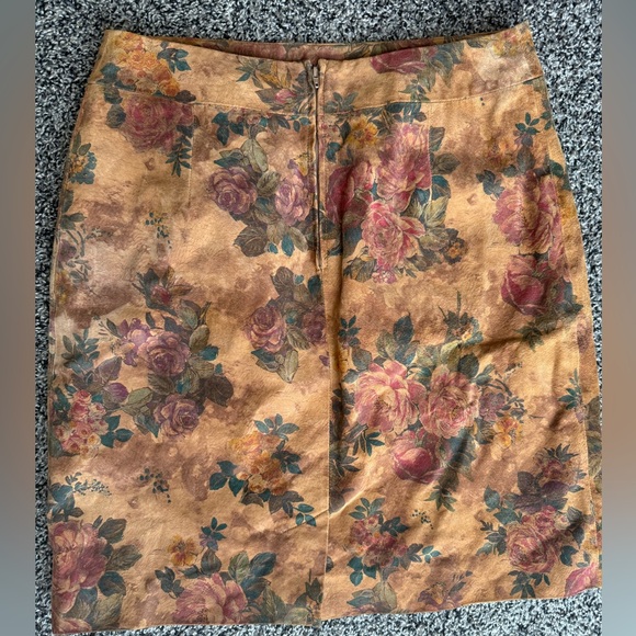 Vintage Newport News Genuine Leather Tan Floral skirt - Picture 2 of 4